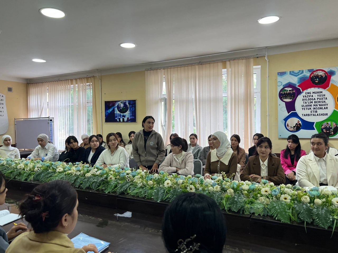 Namangan davlat pedagogika institutida Komil Xorazmiy ijodiy merosiga bagʻishlangan adabiy-maʼrifiy davra suhbati o'tkazildi.