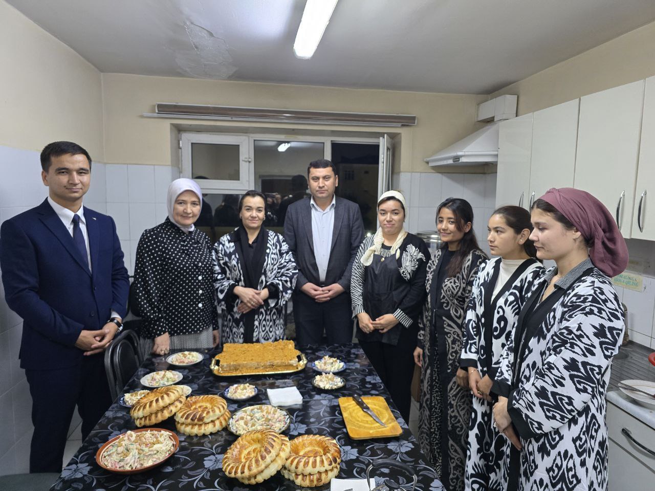 Kreativ pedagogika va psixologiya kafedrasi professor-o‘qituvchilari tasdiqlangan “TTJda kafedra kunlari” jadvaliga asosan Talabalar turar joyiga tashrif buyurishdi.