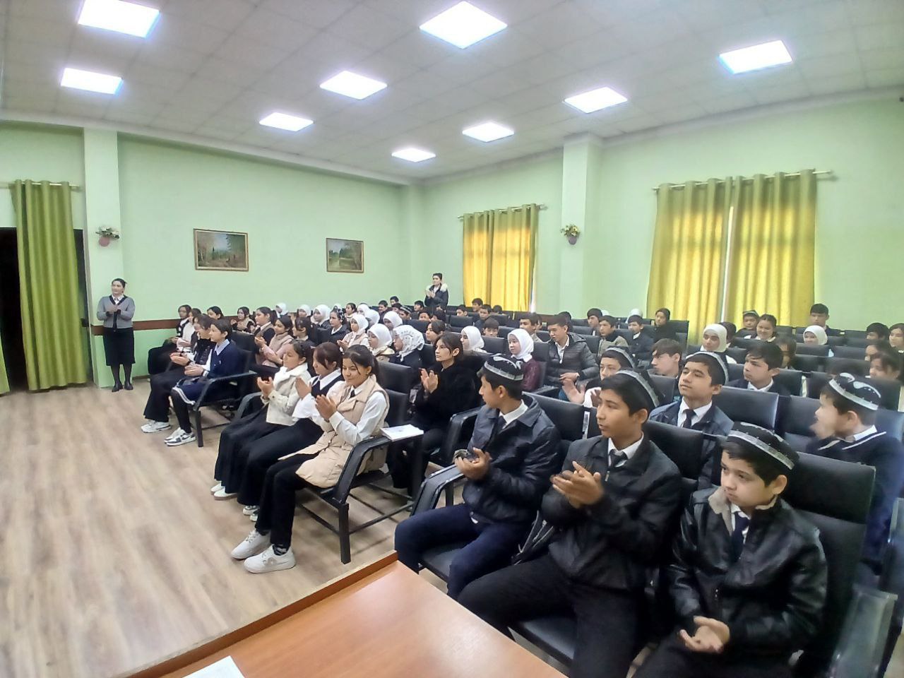 “Ma’rifat ulashib” – maktab ostonasida!