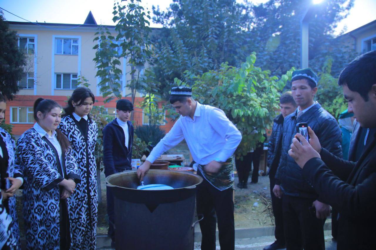 “Gulxan yorug‘ida boshlangan do‘stlik kechasi”