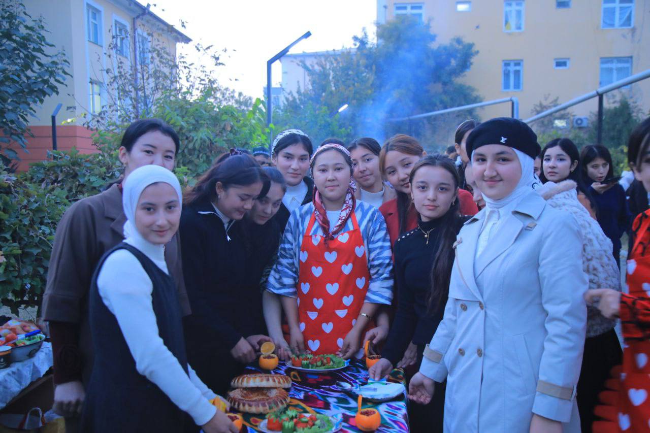 “Gulxan yorug‘ida boshlangan do‘stlik kechasi”