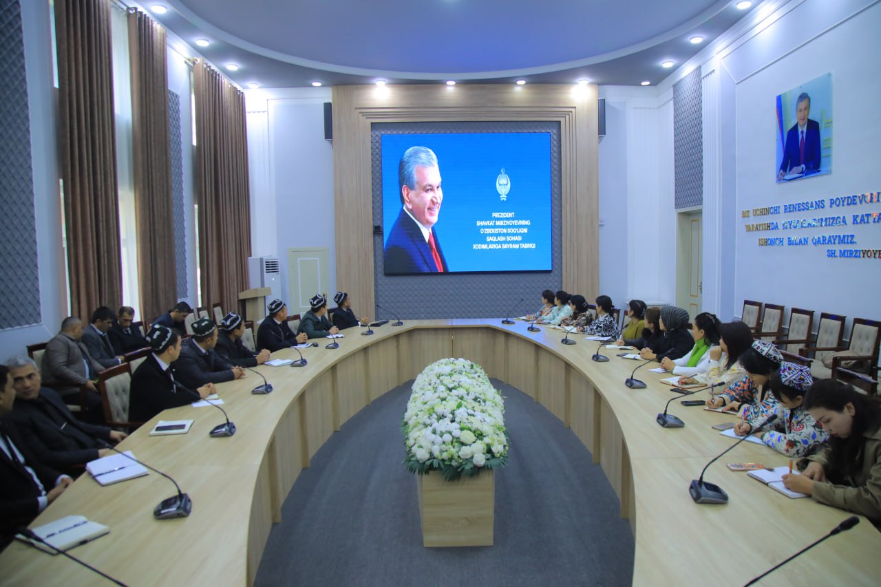 Namangan davlat pedagogika instituti rahbar va xodimlari hamda professor-oʻqituvchilari navbatdagi "Siyosiy-ma’rifat soati"da ishtirok etdi.