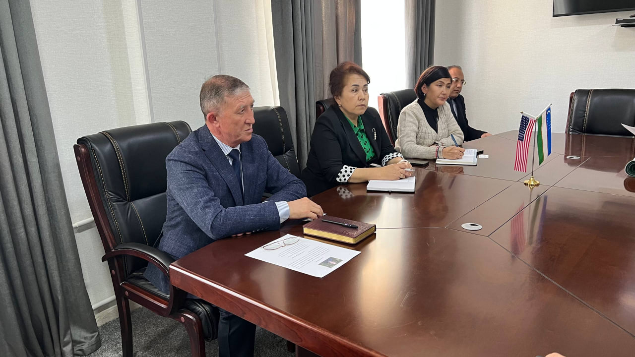 Global ta’lim ko‘prigi: Amerikalik professor Douglas Hartman NamDPIda