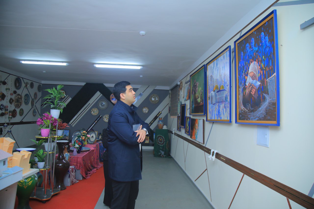 Ishchi guruh institut faoliyati bilan tanishdi: art gallery, ta’lim jarayonlari, sport majmualari va TTJ holati o‘rganildi