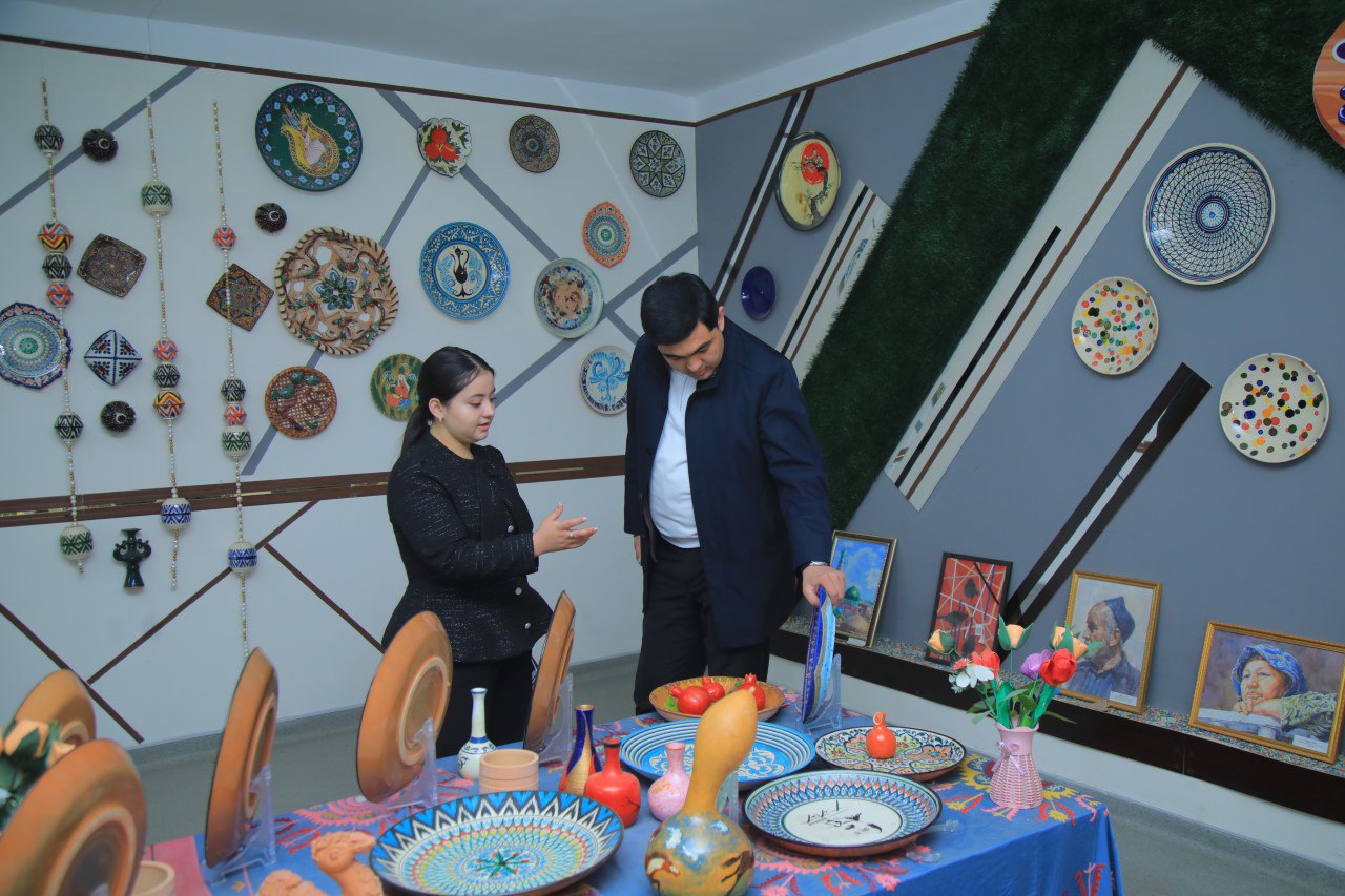 Ishchi guruh institut faoliyati bilan tanishdi: art gallery, ta’lim jarayonlari, sport majmualari va TTJ holati o‘rganildi