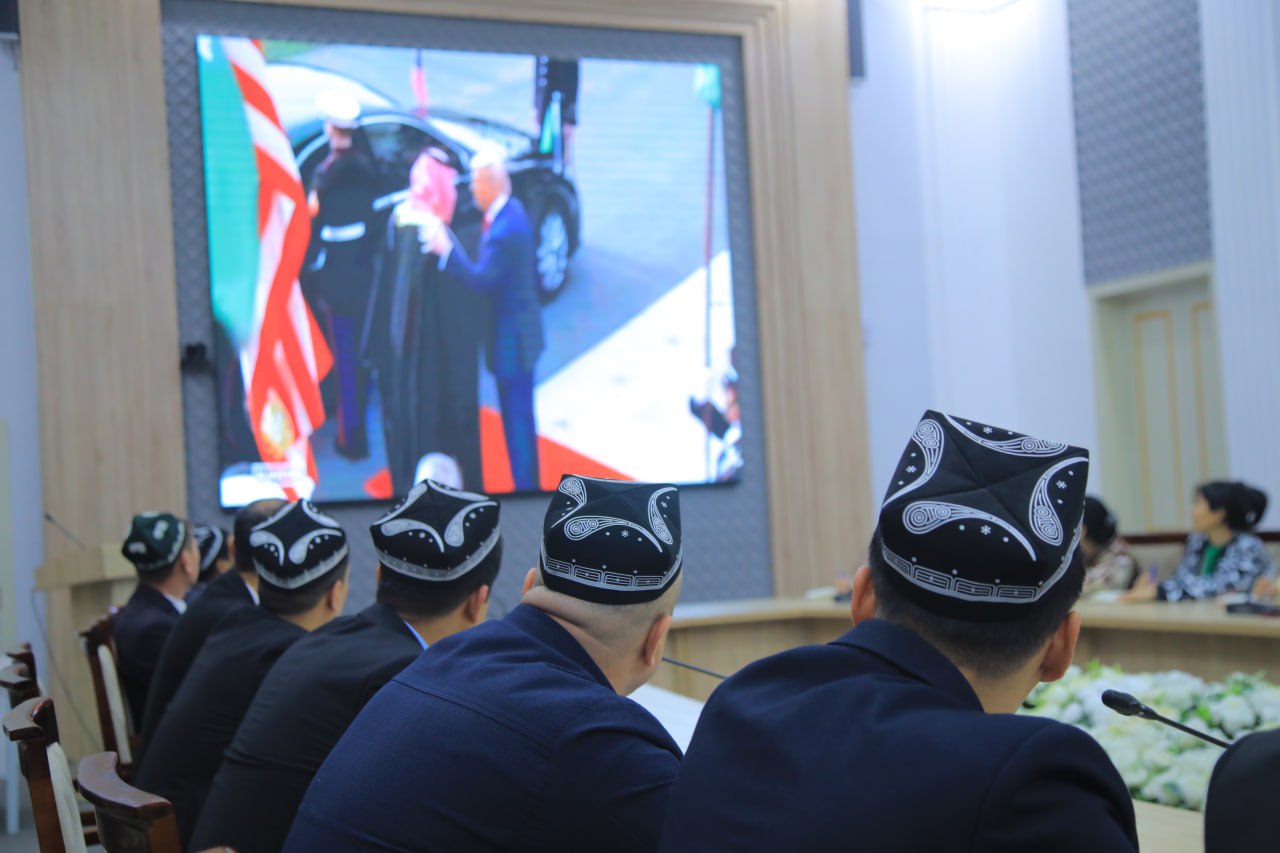 NamDPI rahbar va xodimlari hamda professor-oʻqituvchilari navbatdagi "Siyosiy-ma’rifat soati"da ishtirok etdi.