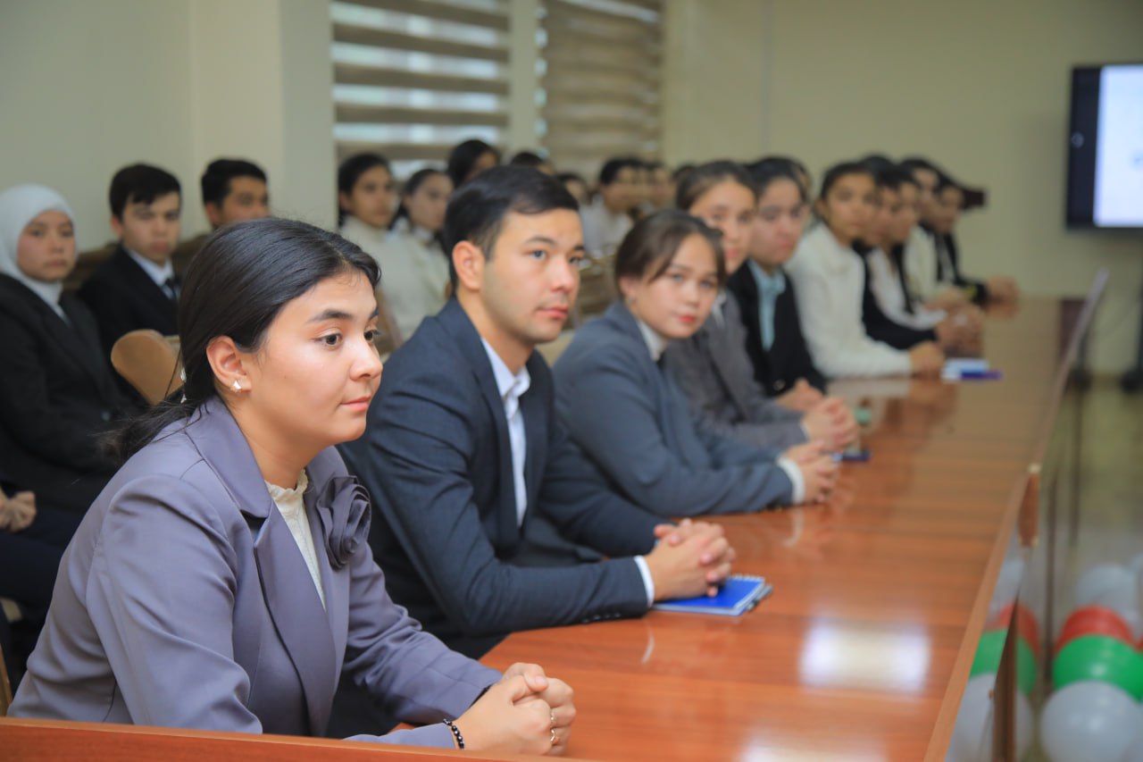 Respublika ishchi guruhi Namangan davlat pedagogika institutida faol talabalar bilan ochiq muloqot o‘tkazdi
