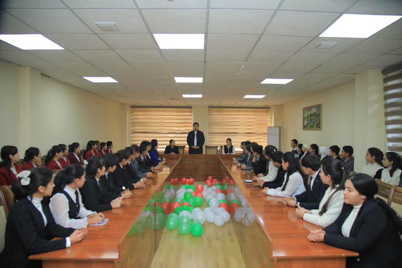 Respublika ishchi guruhi Namangan davlat pedagogika institutida faol talabalar bilan ochiq muloqot o‘tkazdi