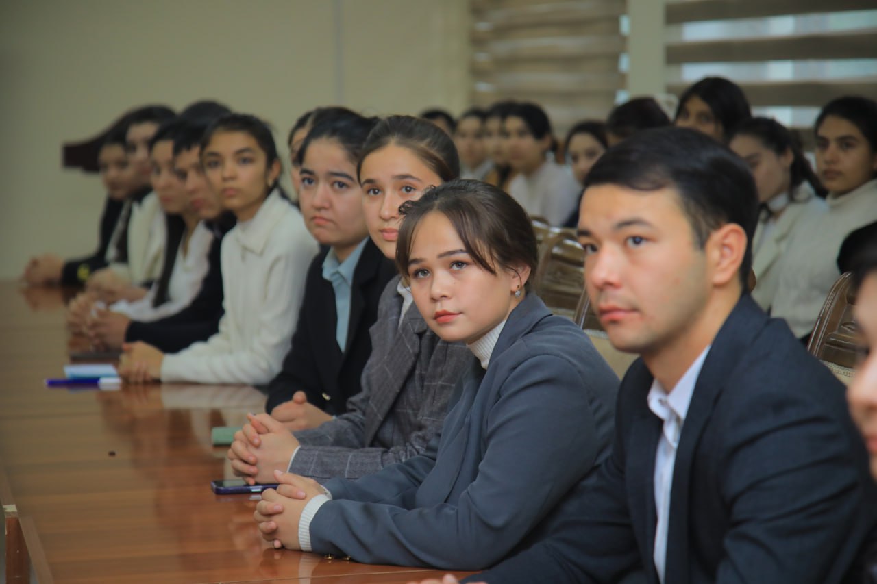 Respublika ishchi guruhi Namangan davlat pedagogika institutida faol talabalar bilan ochiq muloqot o‘tkazdi