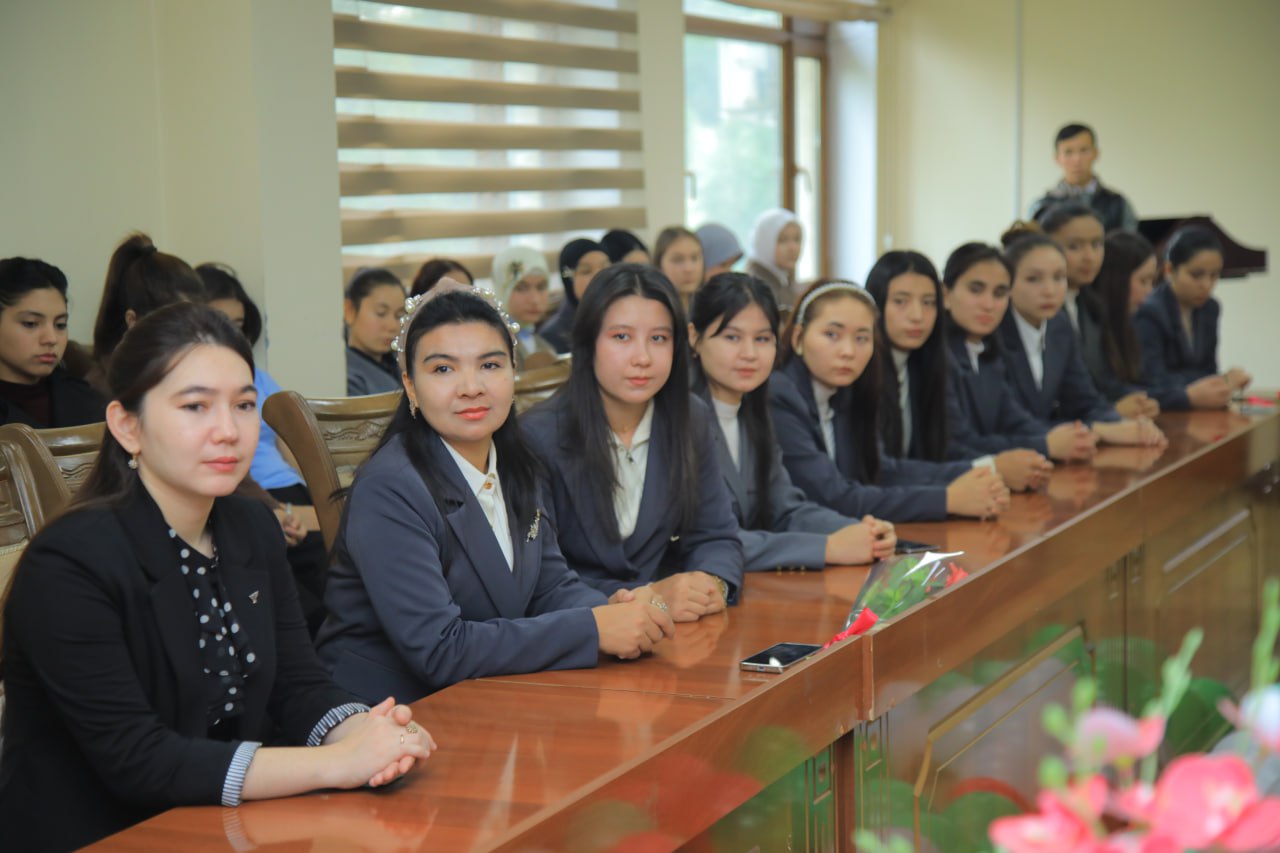 "Xalqaro psixologlar kuni" munosabati bilan “Ardog‘imizdasiz, aziz ustozlar” mavzusida iliq va maʼrifatga boy davra suhbati bo‘lib o‘tdi.