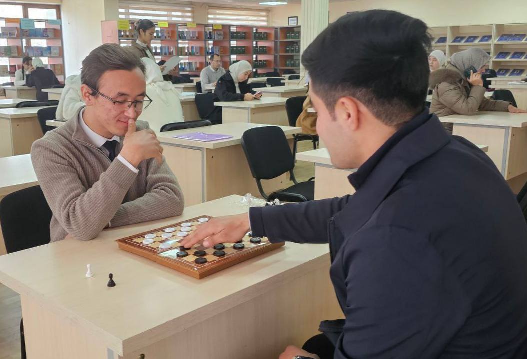 Ijtimoiy fanlar fakulteti liderlari tomonidan 8-dekabr O'zbekiston Respublikasi Konstitutsiyasi qabul qilinganligining 33-yilligi munosabati bilan “Shashka musobaqa”si tashkil etildi.