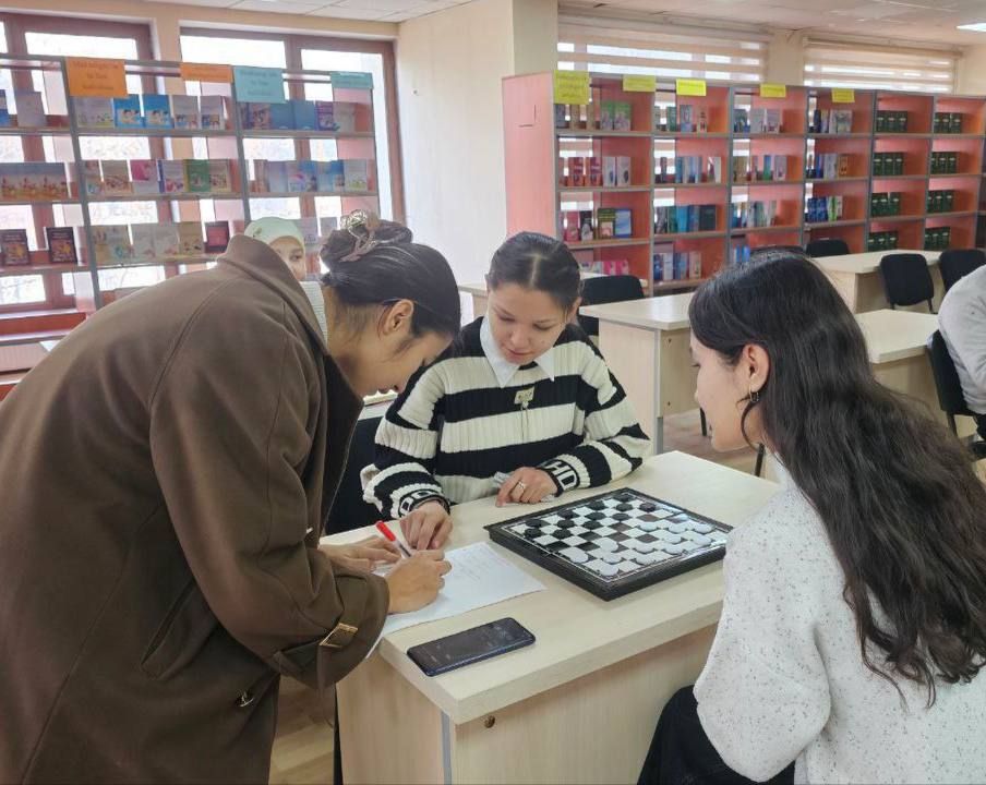 Ijtimoiy fanlar fakulteti liderlari tomonidan 8-dekabr O'zbekiston Respublikasi Konstitutsiyasi qabul qilinganligining 33-yilligi munosabati bilan “Shashka musobaqa”si tashkil etildi.