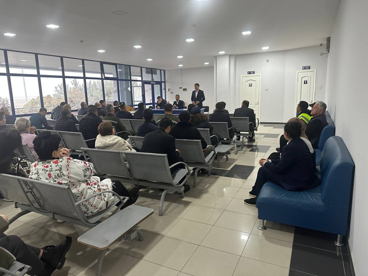 Namangan xalqaro aeroportida ma’naviyat va axborot soati o'tkazildi.