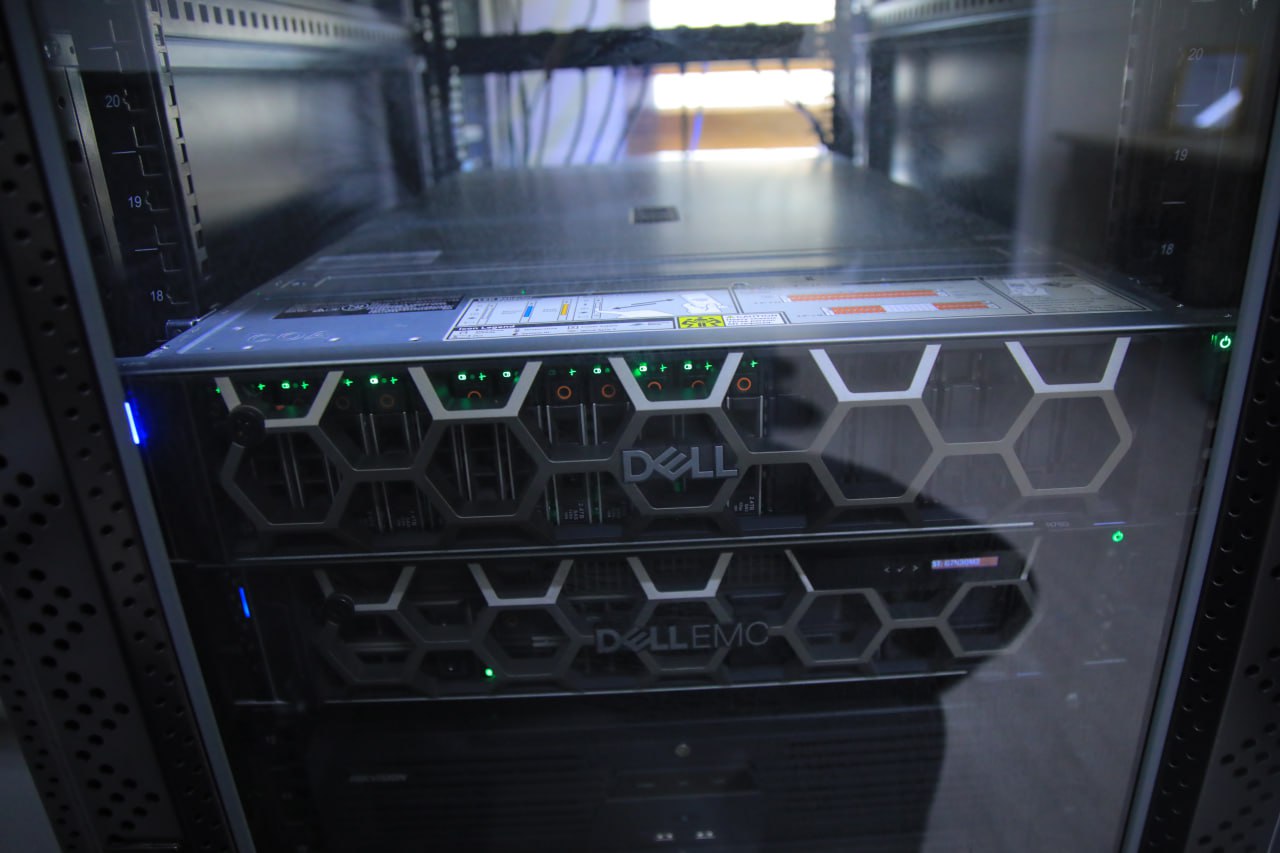 SUN'IY INTELLEKT ASOSIDAGI SERVER CLUSTERI ISHGA TUSHIRILDI