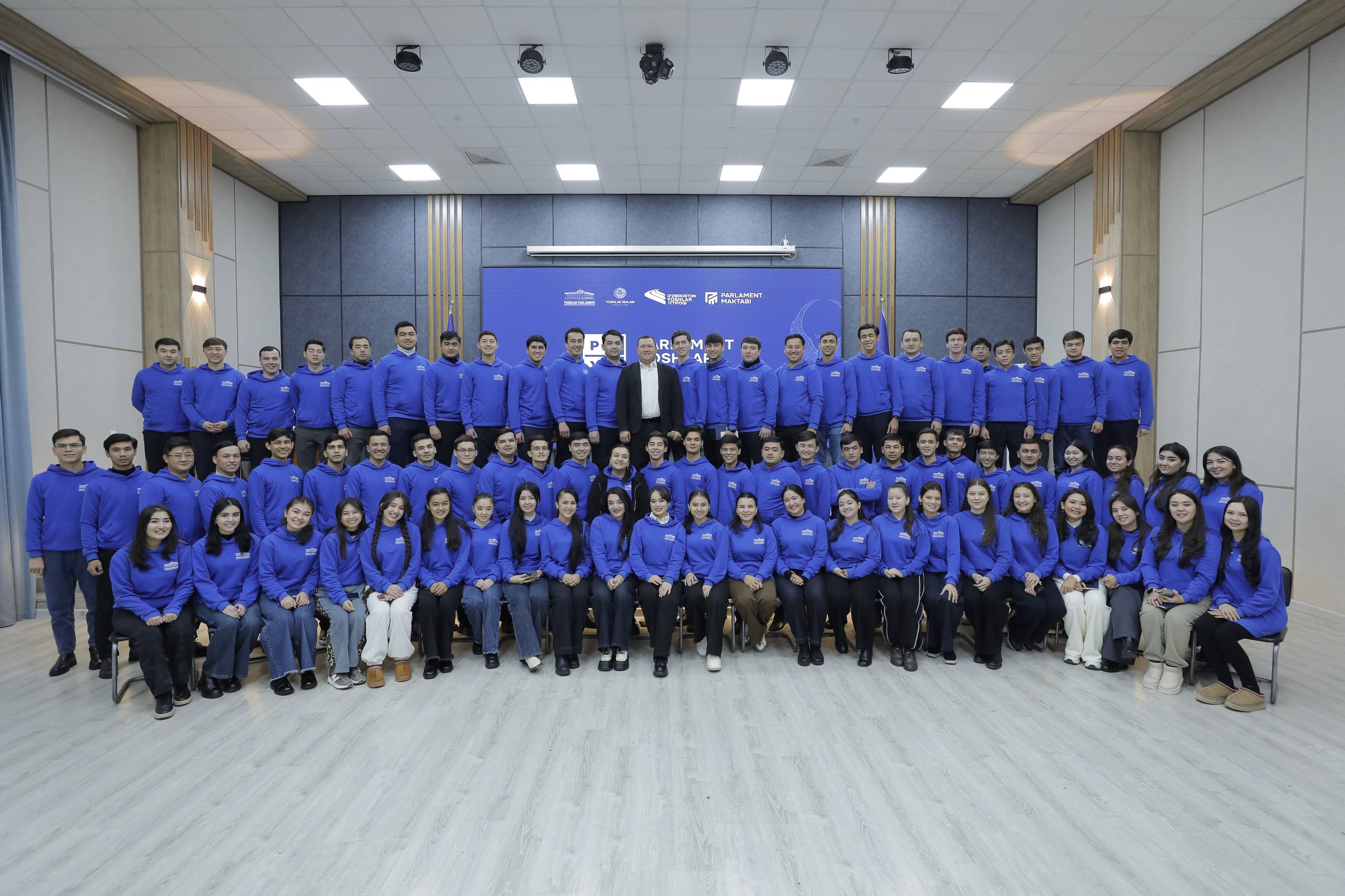 “Parlament maktabi” — yosh siyosatchilar uchun amaliy bilim va tajriba maydoni