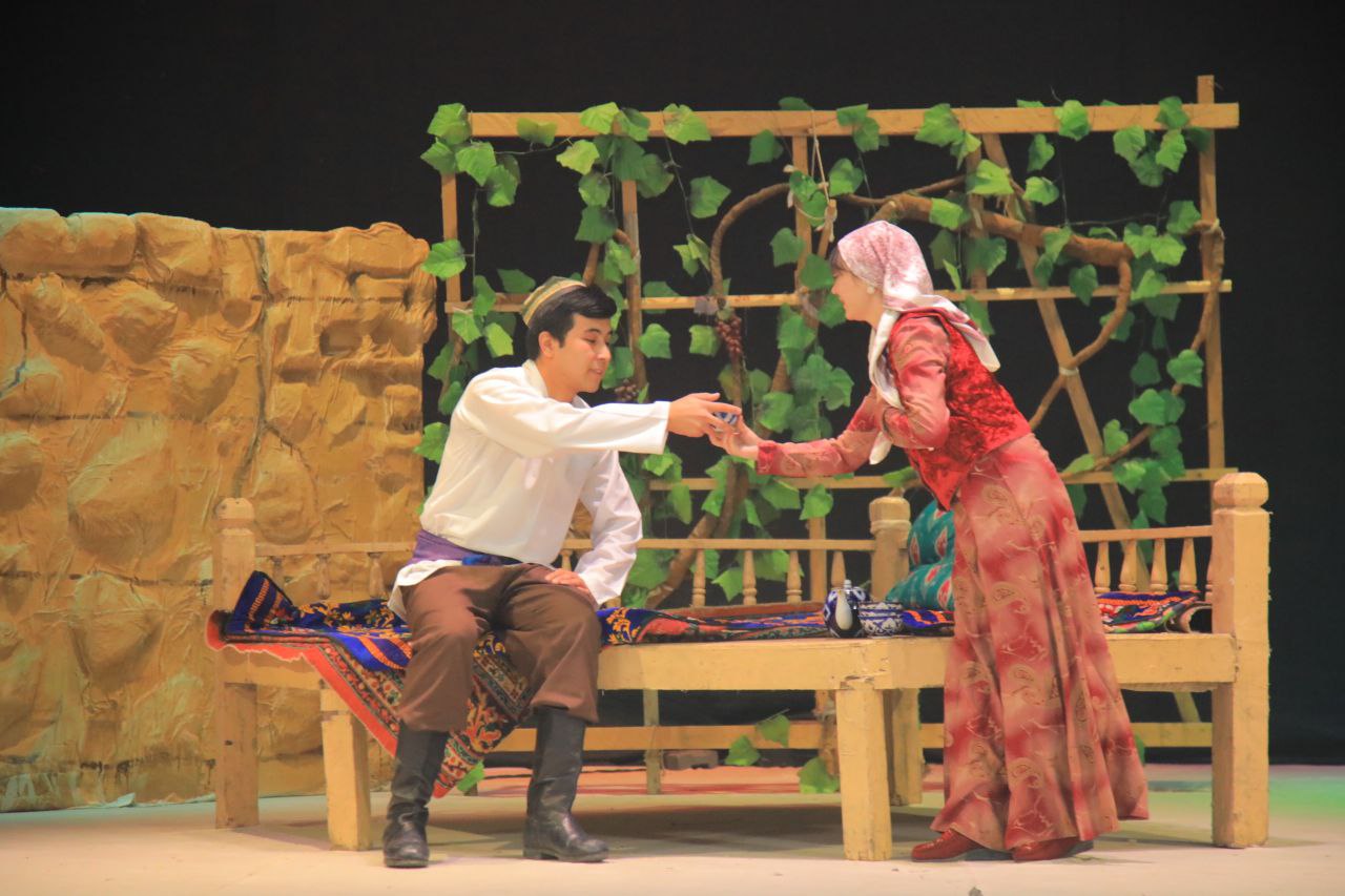 IQTIDOR VA MAHORAT NAMOYISHI TEATR SAHNASIDA!