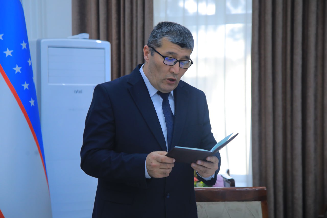 Namangan davlat pedagogika instituti o'qituvchi va talabalariga ilmiy daraja hamda tanlov natijalarini tasdiqlovchi diplomlar topshirildi...