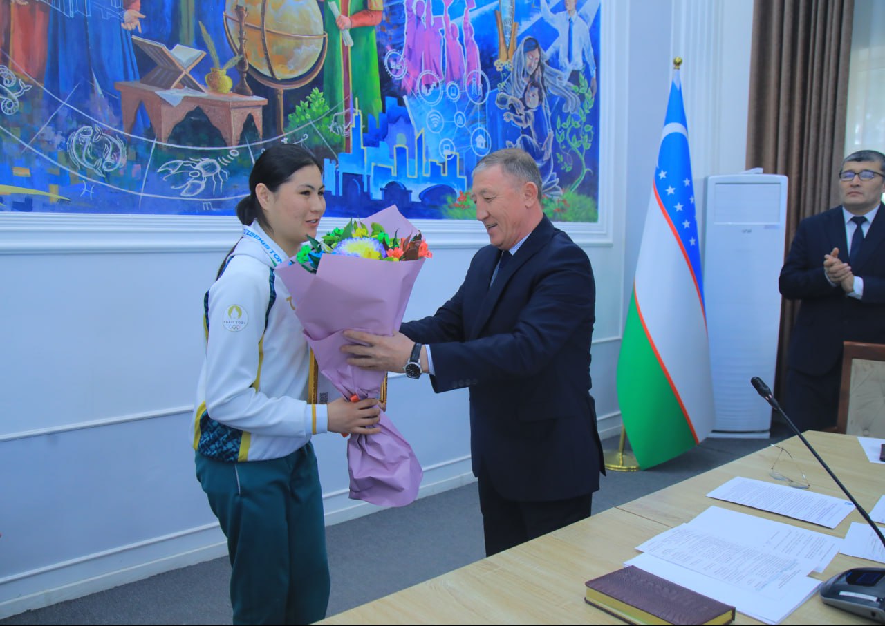 Namangan davlat pedagogika instituti o'qituvchi va talabalariga ilmiy daraja hamda tanlov natijalarini tasdiqlovchi diplomlar topshirildi...