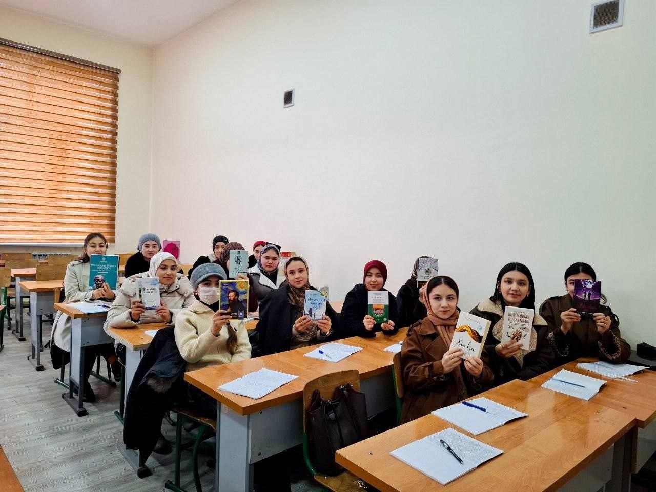 ILM SARI YO'L KITOB BILAN BOSHLANADI