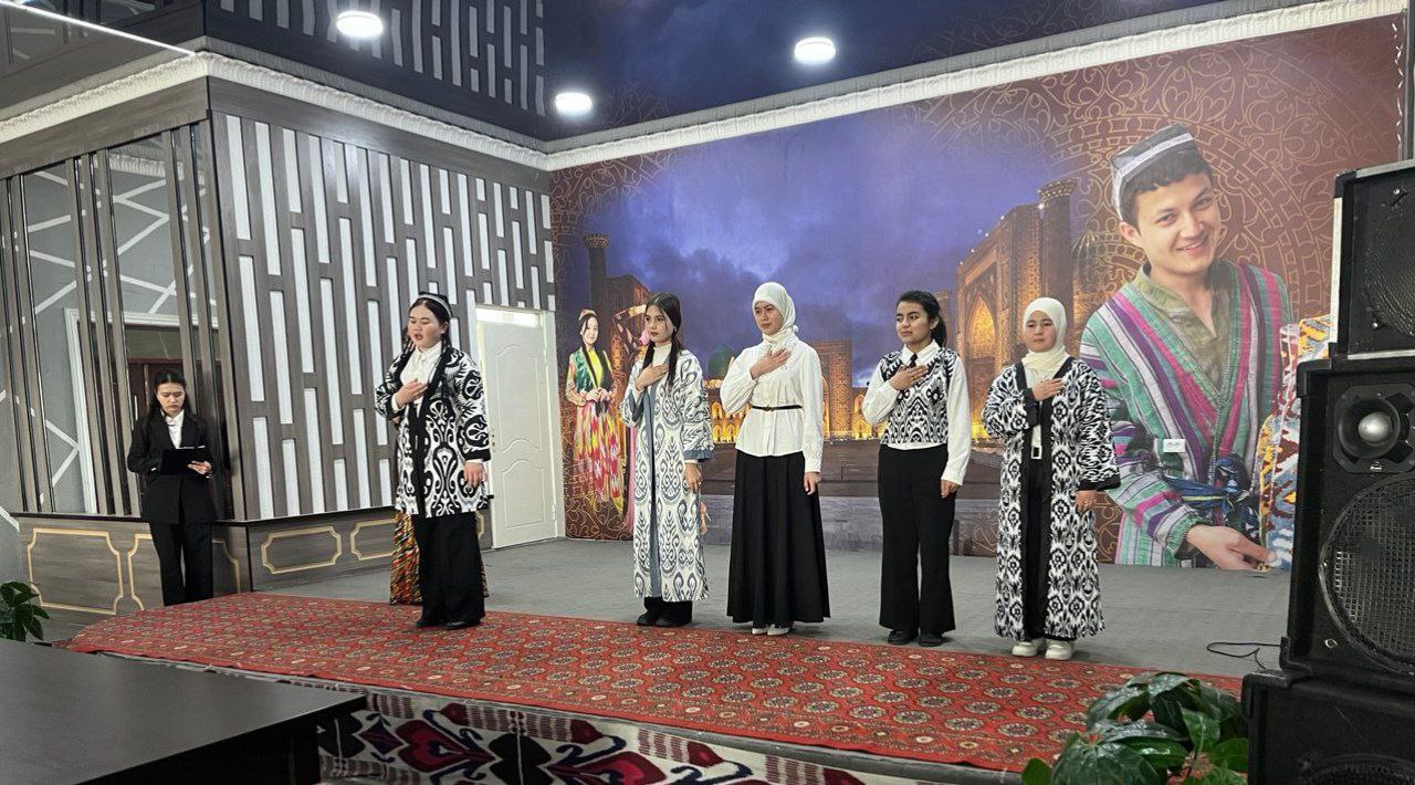 Namangan davlat pedagogika instituti Ijtimoiy fanlar fakulteti Milliy gʻoya, ma'naviyat asoslari va huquq ta'limi yoʻnalishi talabalari va tyutorlar hamkorligida "Shoh va shoir bobomiz" mavzusida ma'naviy-ma'rifiy kecha tashkil etildi.