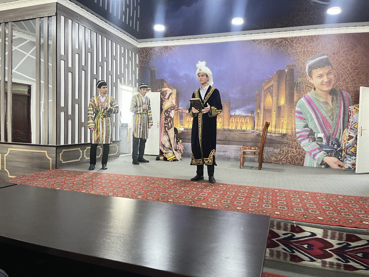 Namangan davlat pedagogika instituti Ijtimoiy fanlar fakulteti Milliy gʻoya, ma'naviyat asoslari va huquq ta'limi yoʻnalishi talabalari va tyutorlar hamkorligida "Shoh va shoir bobomiz" mavzusida ma'naviy-ma'rifiy kecha tashkil etildi.