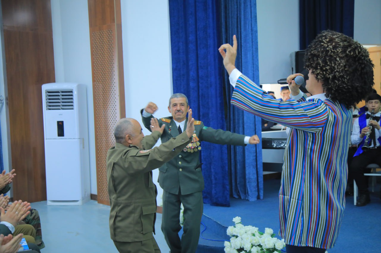 QIZG‘IN DAVOM ETAYOTGAN TADBIRDA SAMIMIY TABRIKLAR YANGRADI