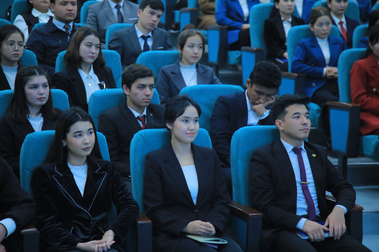 YOSHLAR KUNI DOIRASIDA REKTOR VA YOSHLAR UCHRASHUVI O‘TKAZILDI