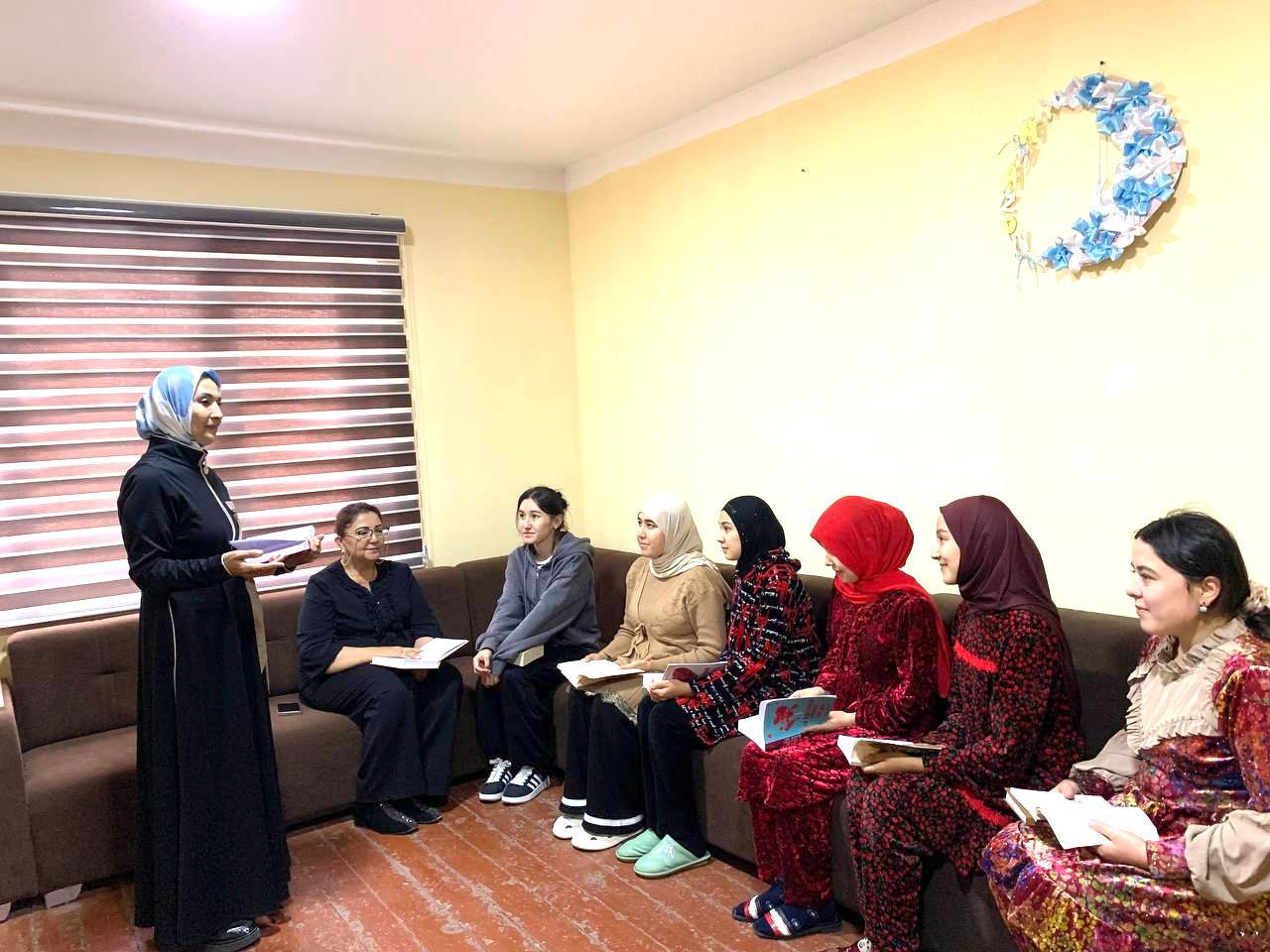 “Kitobxon qizlar” davra suhbati