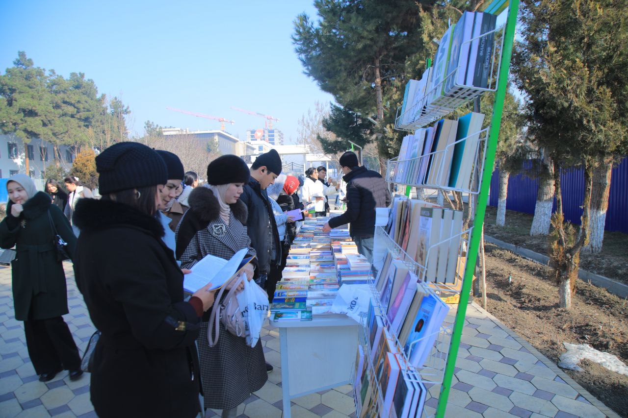 Namangan davlat pedagogika institutida Xorijiy tillar kafedrasi tashabbusi bilan "Kitob-yarmarkasi"  tashkil etildi.
