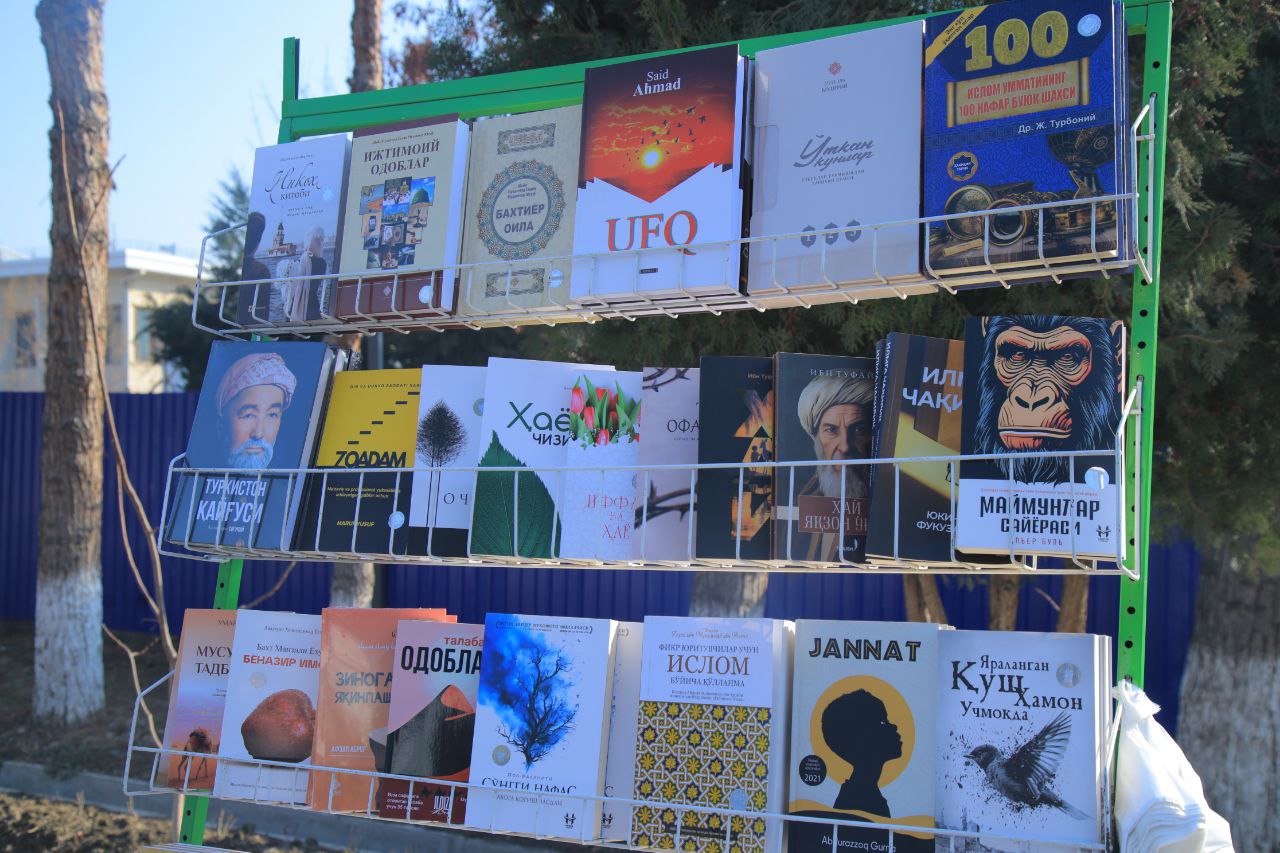 Namangan davlat pedagogika institutida Xorijiy tillar kafedrasi tashabbusi bilan "Kitob-yarmarkasi"  tashkil etildi.