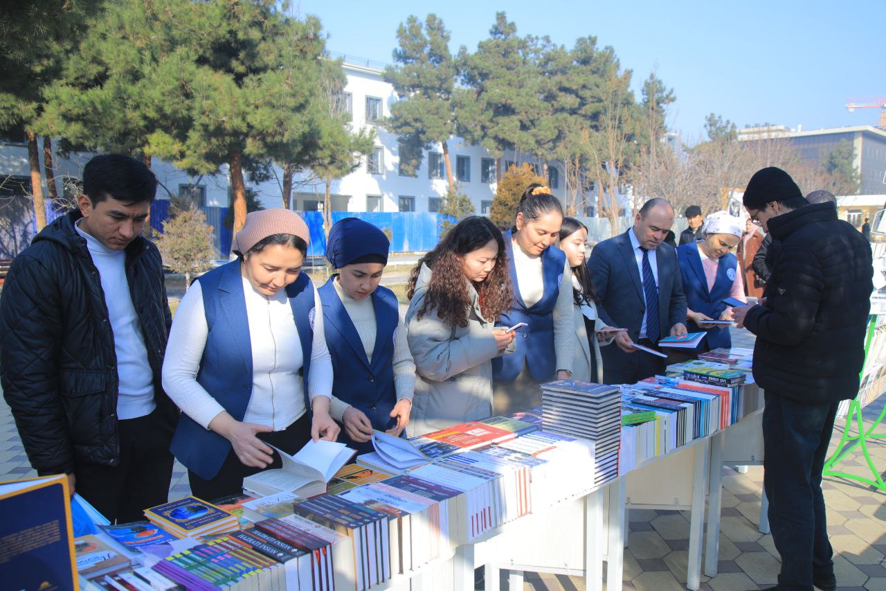 Namangan davlat pedagogika institutida Xorijiy tillar kafedrasi tashabbusi bilan "Kitob-yarmarkasi"  tashkil etildi.