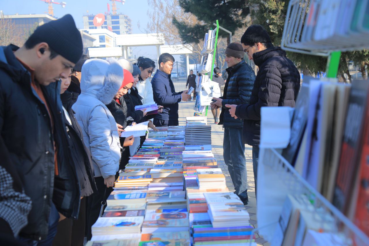 Namangan davlat pedagogika institutida Xorijiy tillar kafedrasi tashabbusi bilan "Kitob-yarmarkasi"  tashkil etildi.