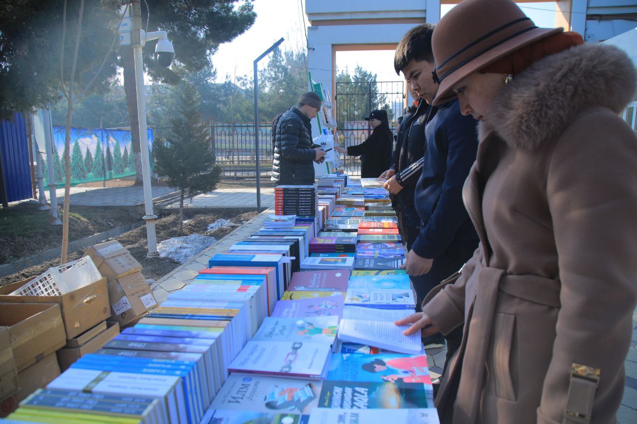 Namangan davlat pedagogika institutida Xorijiy tillar kafedrasi tashabbusi bilan "Kitob-yarmarkasi"  tashkil etildi.