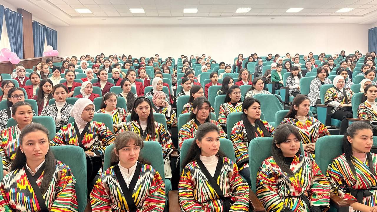 “Yoshlar o’rtasida erta nikoh va oilaviy ajrimlarni oldini olish“ mavzusida davra suhbati o’tkazildi.