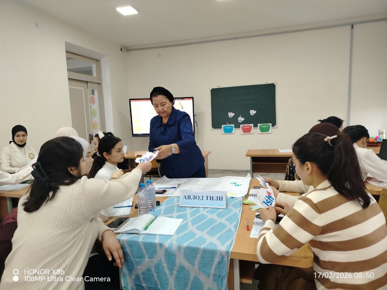 “O'zbek adabiy tili me'yorlari” mavzusida ochiq dars o‘tkazildi.