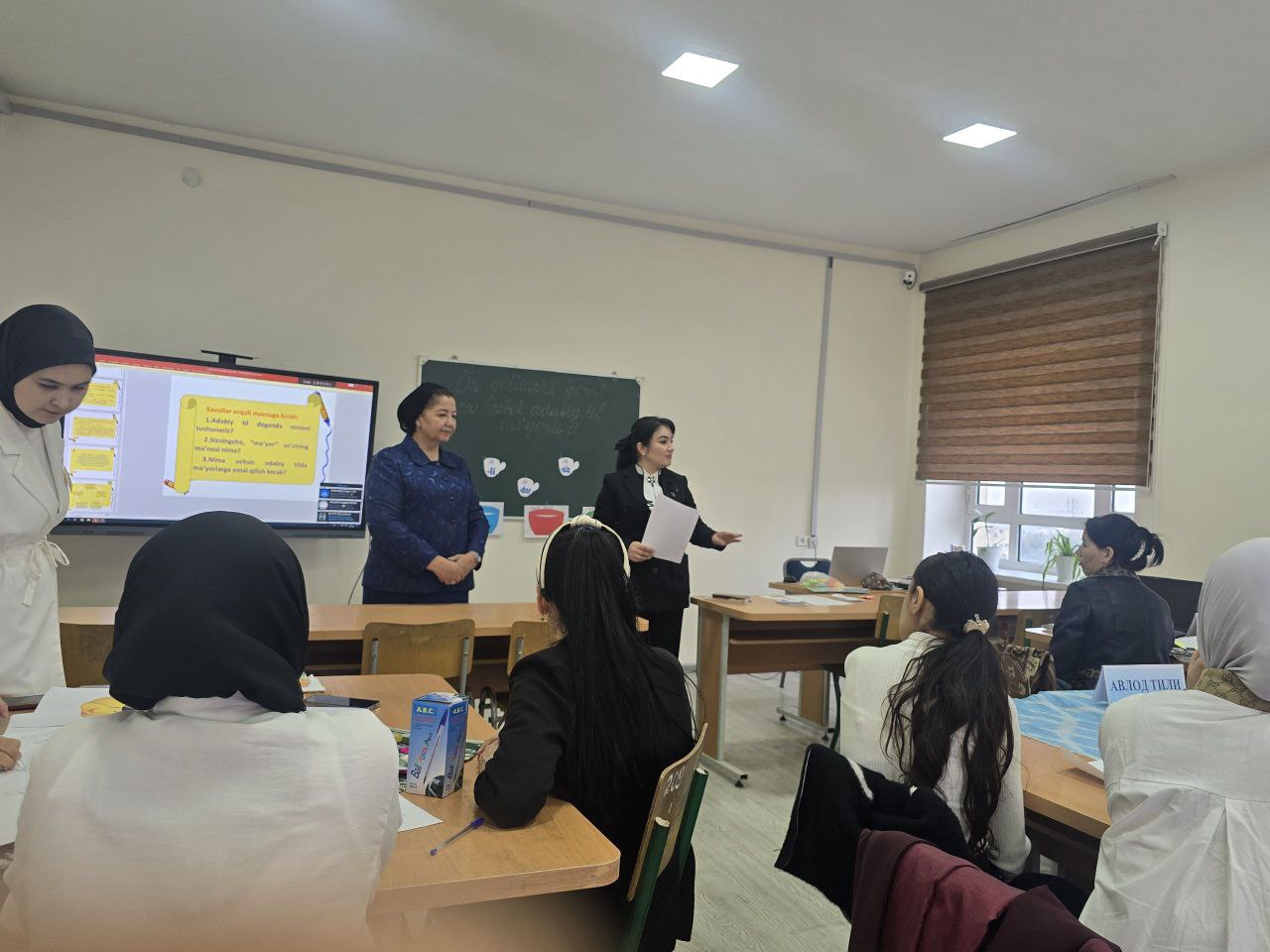“O'zbek adabiy tili me'yorlari” mavzusida ochiq dars o‘tkazildi.