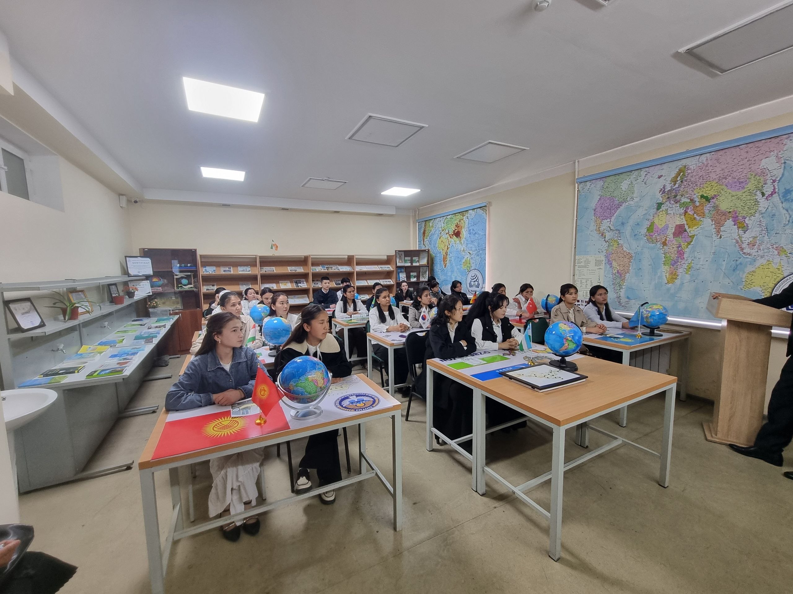 “OCHIQ ESHIKLAR KUNI” TADBIRLARI DAVOM ETMOQDA