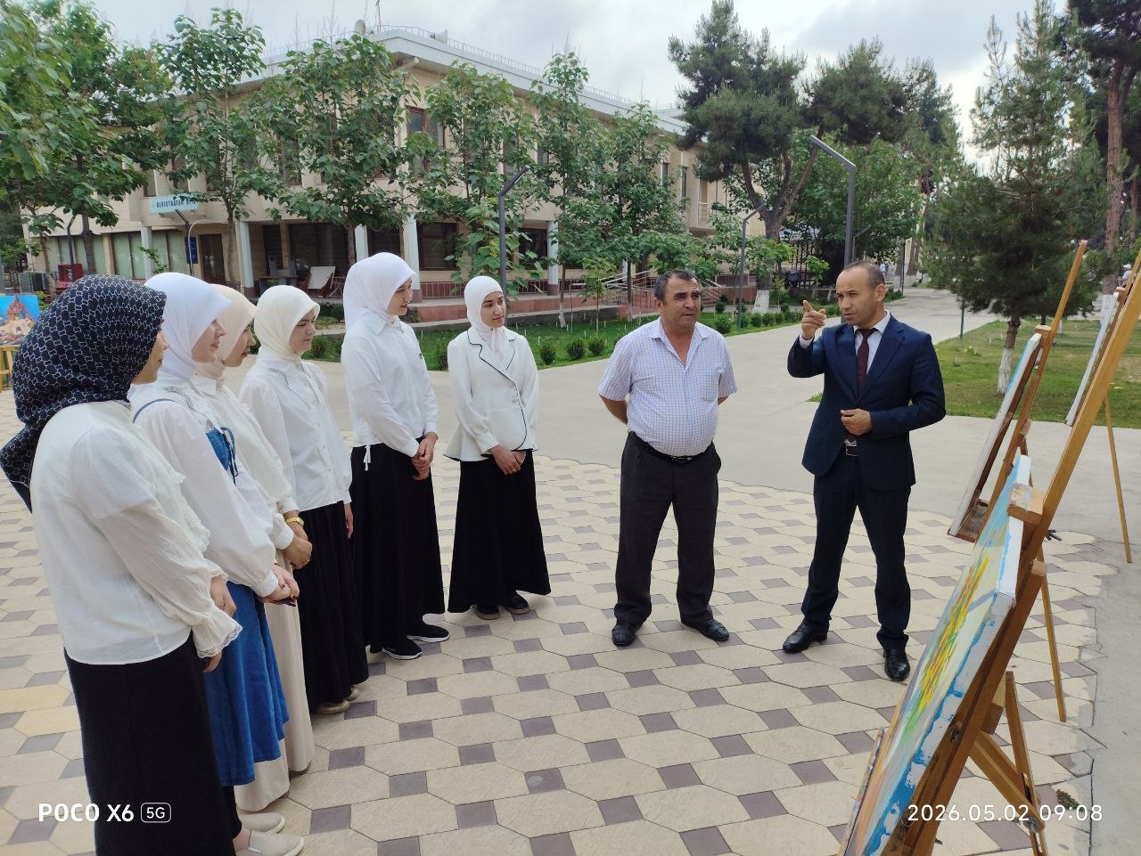 “OCHIQ ESHIKLAR KUNI” TADBIRLARI DAVOM ETMOQDA