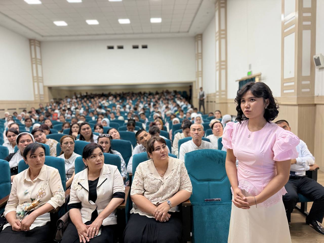 Chortoq tumani hokimligida Namangan davlat pedagogika institutini 2025–2026-o‘quv yilida tamomlayotgan bitiruvchi yoshlar bandligini ta’minlash masalasiga bag‘ishlangan uchrashuv tashkil etildi.