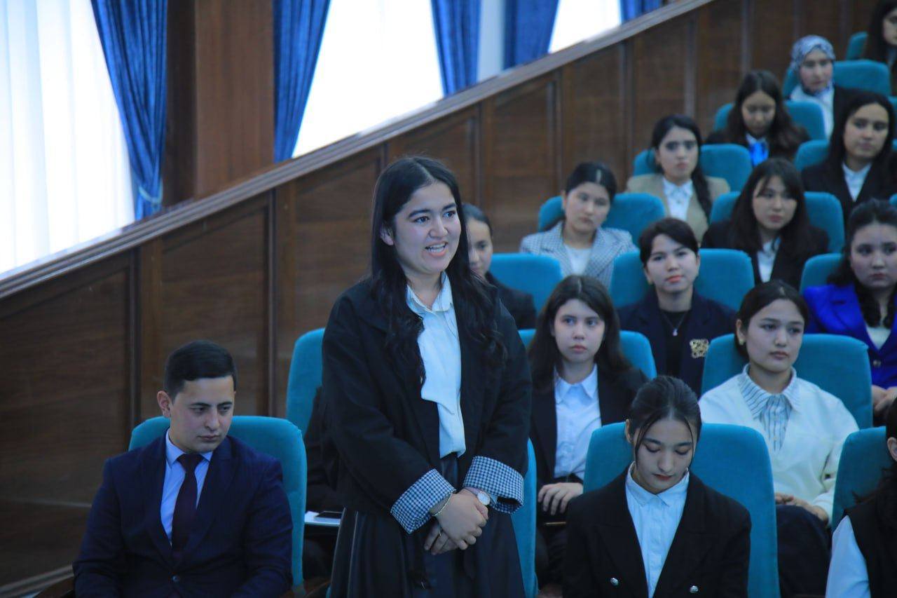 YOSHLAR KUNI DOIRASIDA REKTOR VA YOSHLAR UCHRASHUVI O‘TKAZILDI