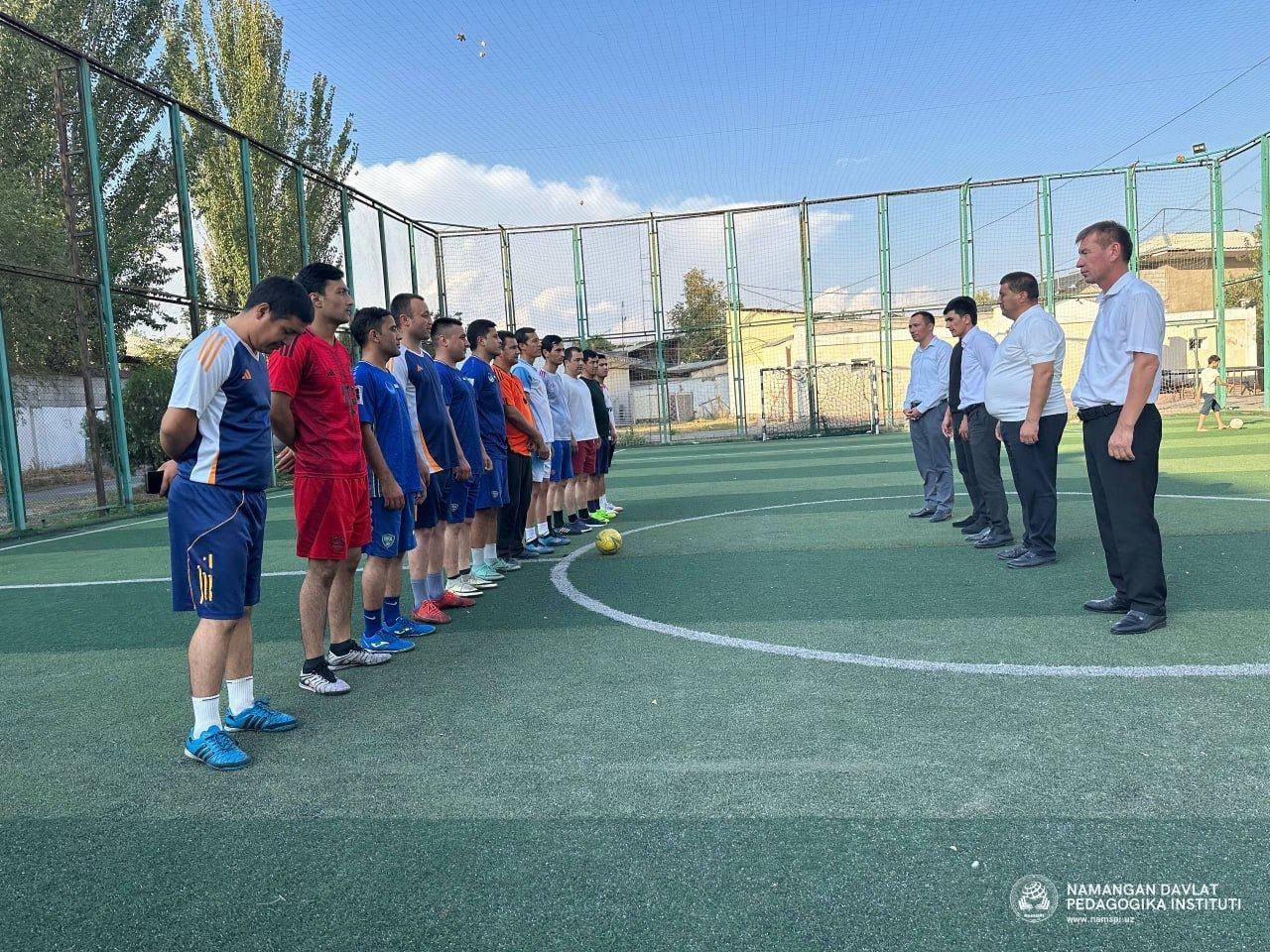 O‘qituvchi va murabbiylar kuni munosabati bilan professor-o‘qituvchilar o‘rtasida mini futbol musobaqasi o‘tkazilmoqda