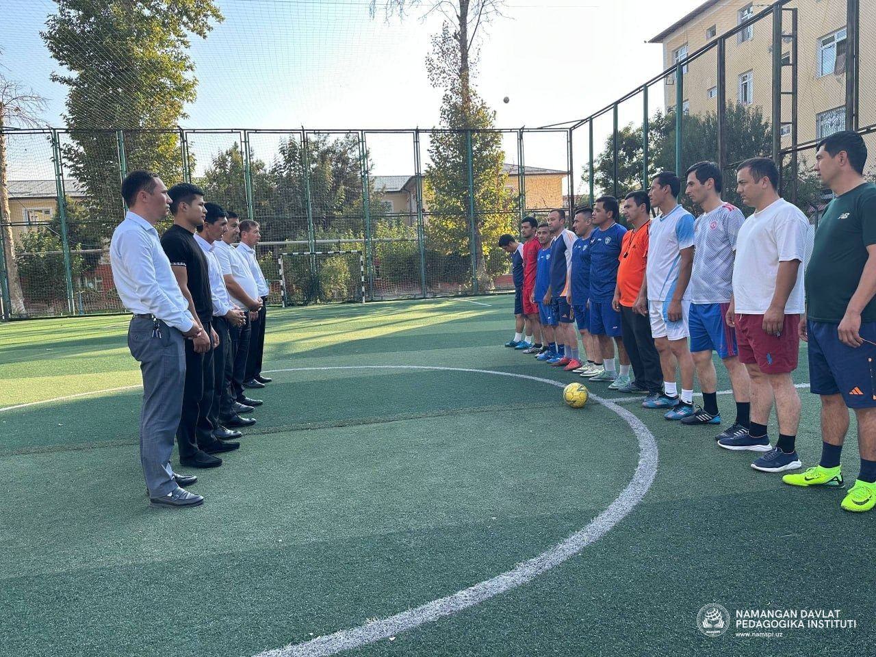 O‘qituvchi va murabbiylar kuni munosabati bilan professor-o‘qituvchilar o‘rtasida mini futbol musobaqasi o‘tkazilmoqda