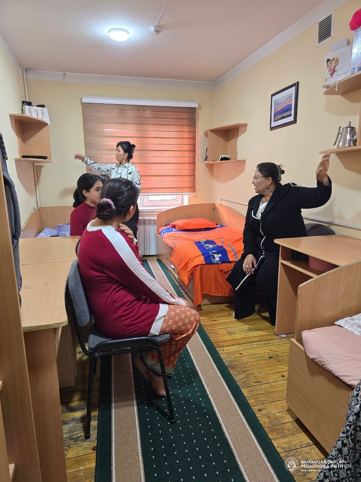 TALABA-QIZLAR BILAN YAŞAŞ QOIDALARI, OZODALIK VA MA’NAVIY MUHIT YUZAŞIDAN SUHBAT ÖTKAZILDI