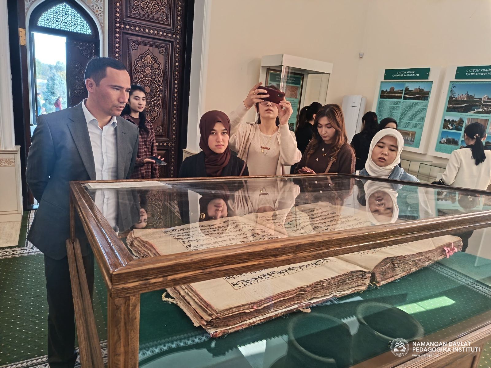 TALABALAR SULTON UWAYS QARONIY ZIYORATGOHIGA TASHRIF BUYURISHDI