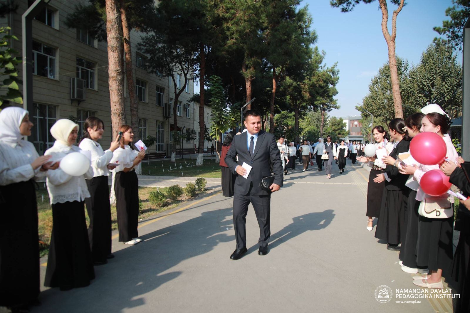 Ustozga ehtirom — tongdan boshlangan bayram