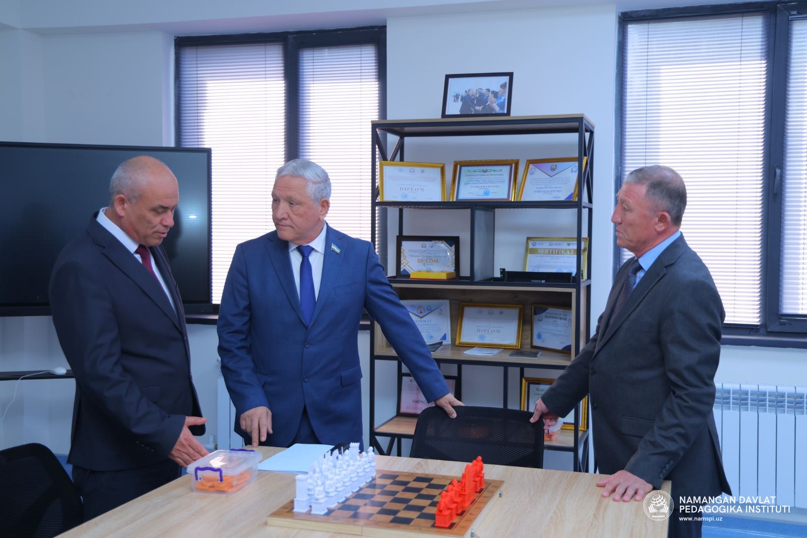 SENATOR O.MAMATKARIMOV INSTITUTDA YARATILGAN SHAROITLAR BILAN TANISHDI