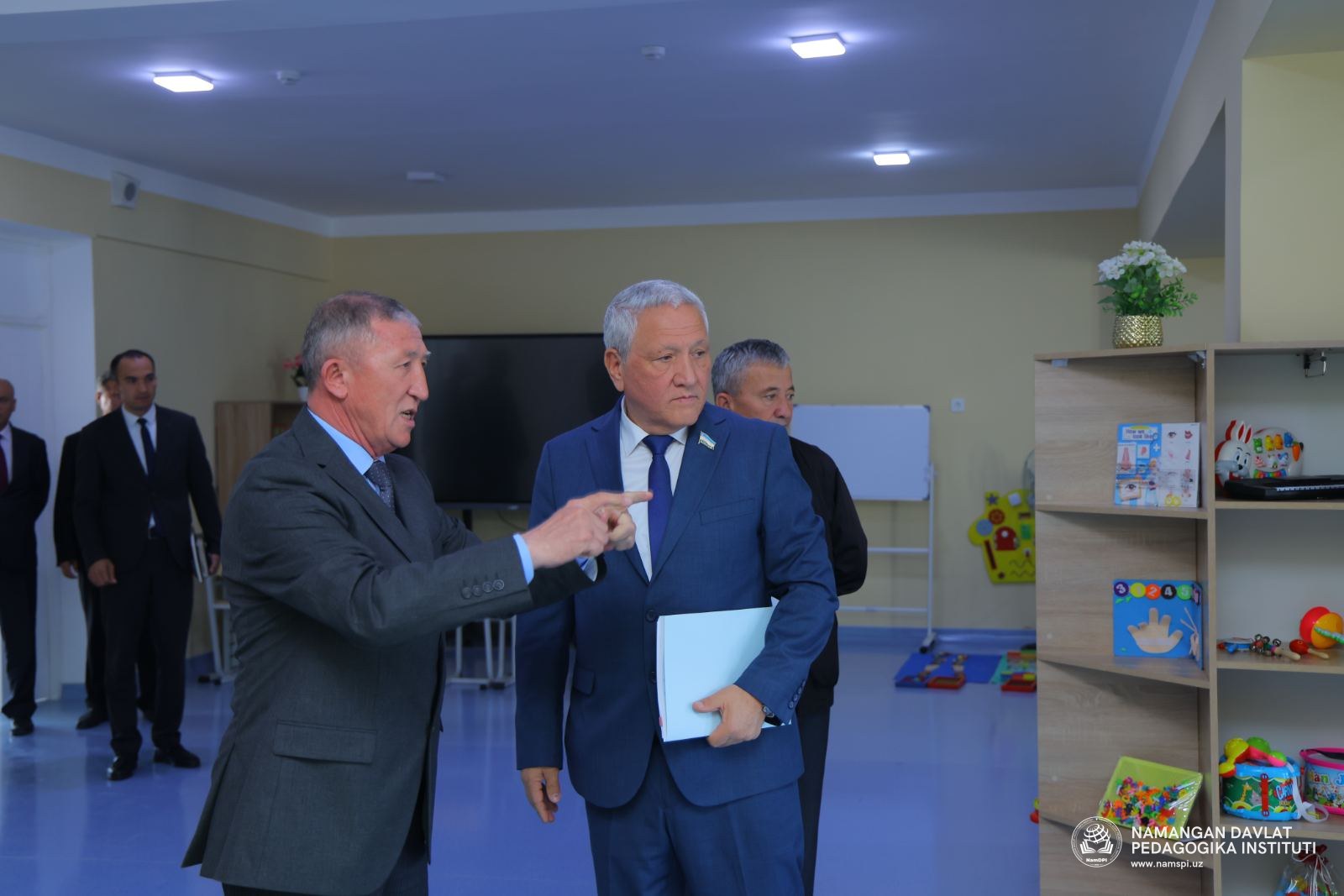 SENATOR O.MAMATKARIMOV INSTITUTDA YARATILGAN SHAROITLAR BILAN TANISHDI