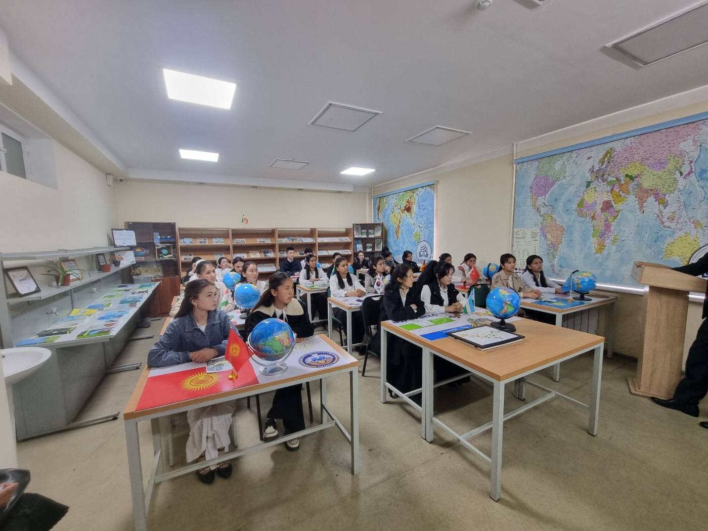 “OCHIQ ESHIKLAR KUNI” TADBIRLARI DAVOM ETMOQDA