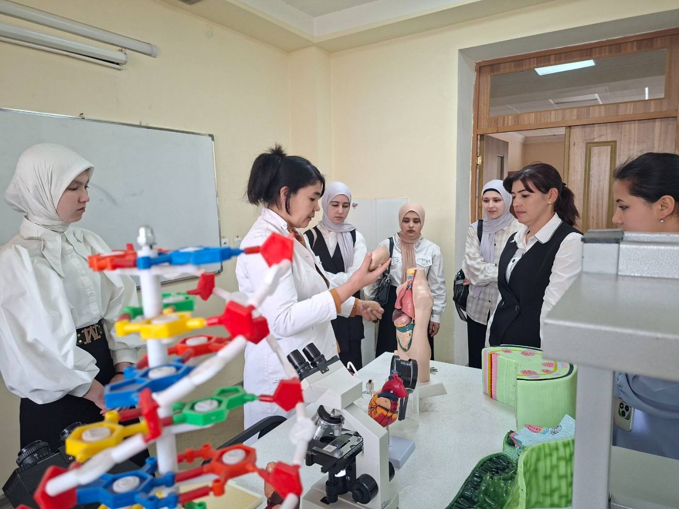 “OCHIQ ESHIKLAR KUNI” TADBIRLARI DAVOM ETMOQDA