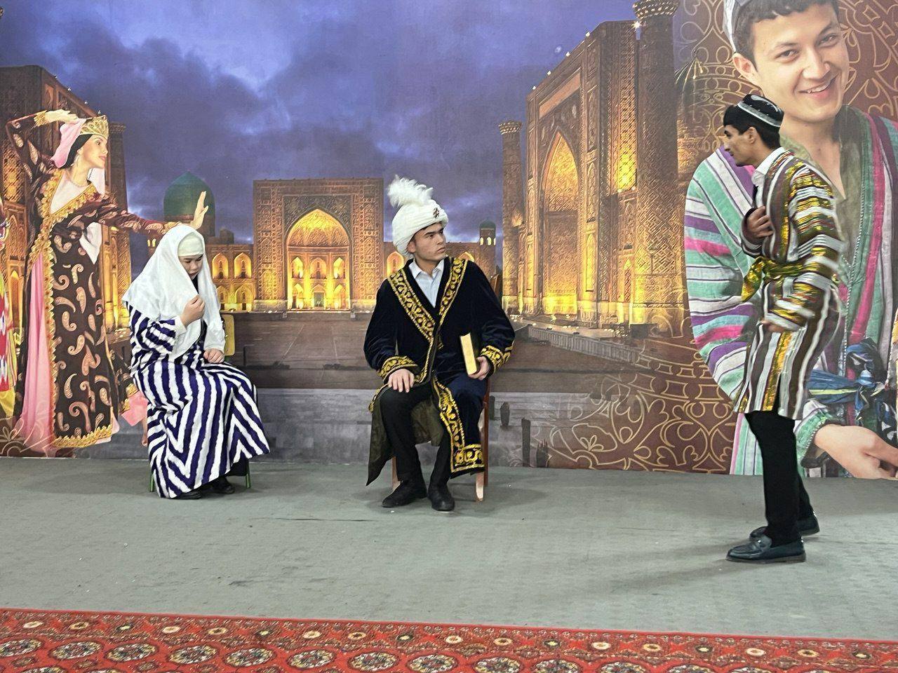 Namangan davlat pedagogika instituti Ijtimoiy fanlar fakulteti Milliy gʻoya, ma'naviyat asoslari va huquq ta'limi yoʻnalishi talabalari va tyutorlar hamkorligida "Shoh va shoir bobomiz" mavzusida ma'naviy-ma'rifiy kecha tashkil etildi.